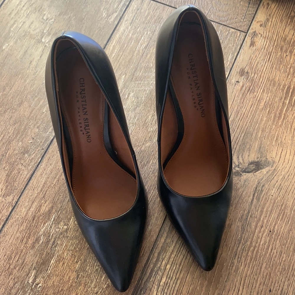 Black Pumps